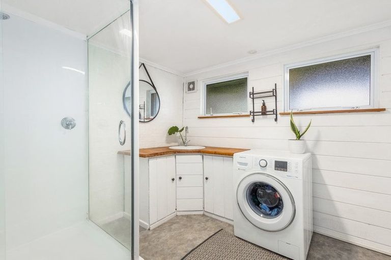 Photo of property in 1/53 Deep Creek Road, Waiake, Auckland, 0630