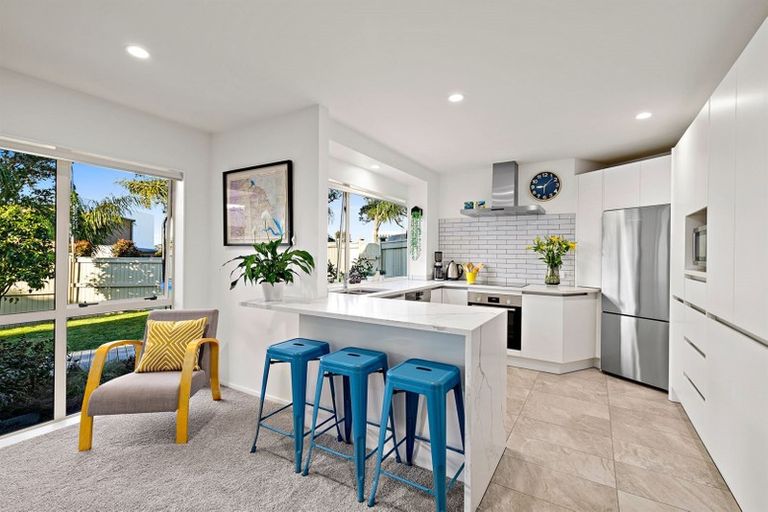 Photo of property in 1/7 Sharon Road, Waiake, Auckland, 0630