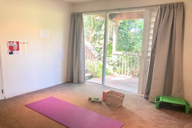 Photo of property in 1 Paterson Mews, Browns Bay, Auckland, 0630