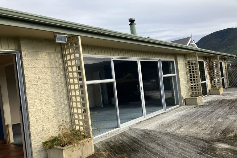 Photo of property in 35 Otago Street, Picton, 7220