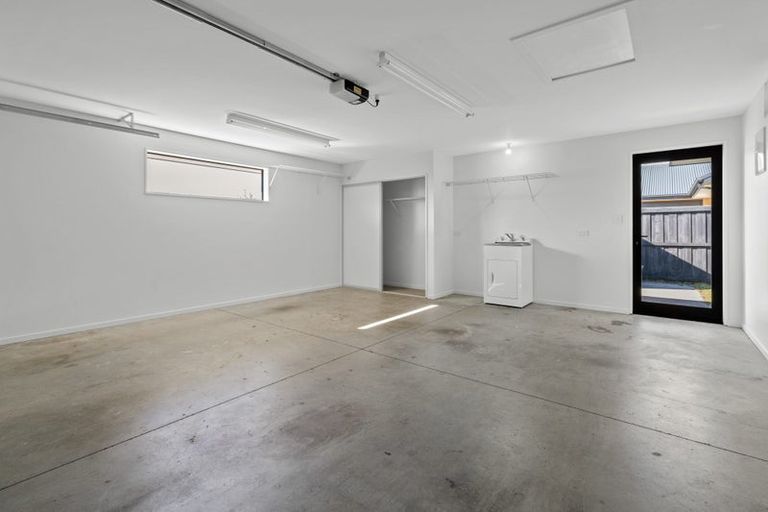 Photo of property in 74a Shillingford Boulevard, Rolleston, 7615