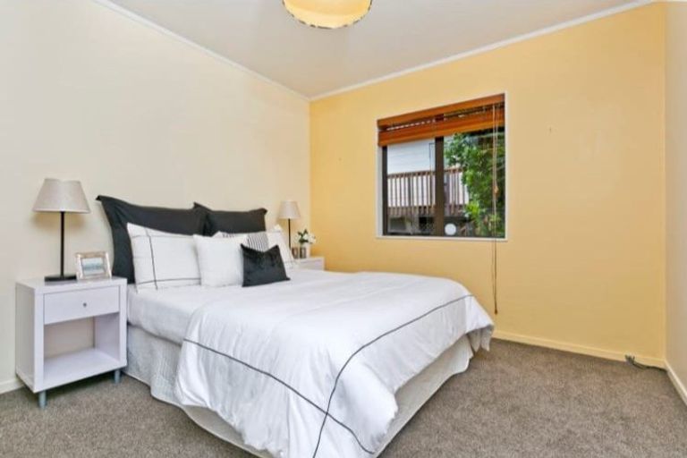 Photo of property in 1/15 Aorangi Place, Birkenhead, Auckland, 0626