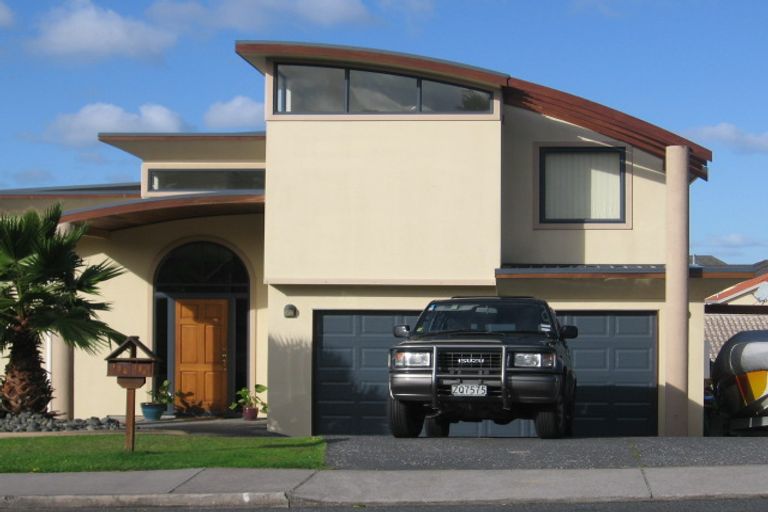 Photo of property in 136 Wiseley Road, West Harbour, Auckland, 0618