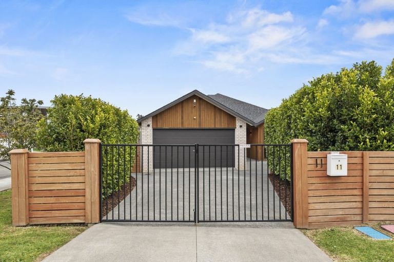 Photo of property in 11 Kahu Close, Orewa, 0931