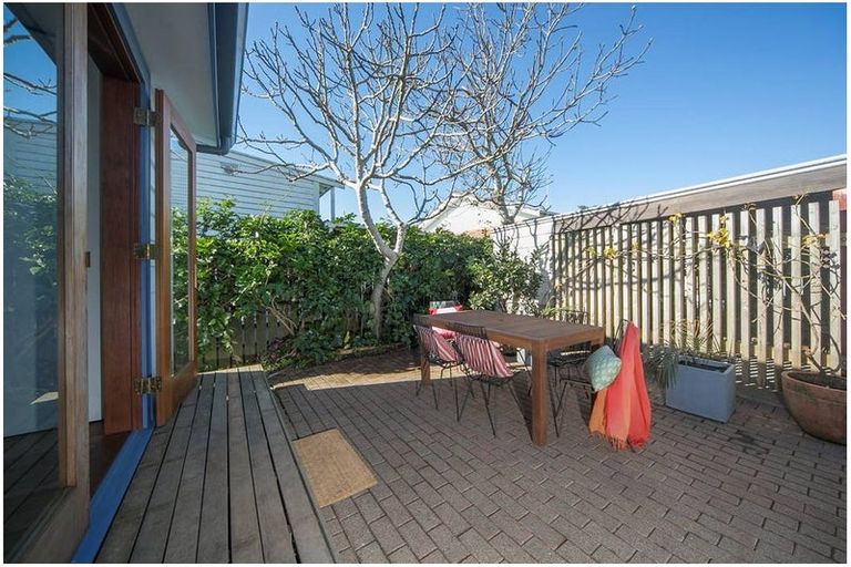 Photo of property in 1/52 Seabrook Avenue, New Lynn, Auckland, 0600