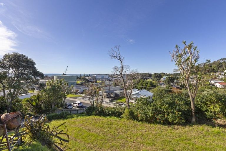 Photo of property in 32 Ngamotu Road, Moturoa, New Plymouth, 4310