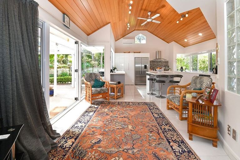 Photo of property in 22 Whale Cove, Stanmore Bay, Whangaparaoa, 0932