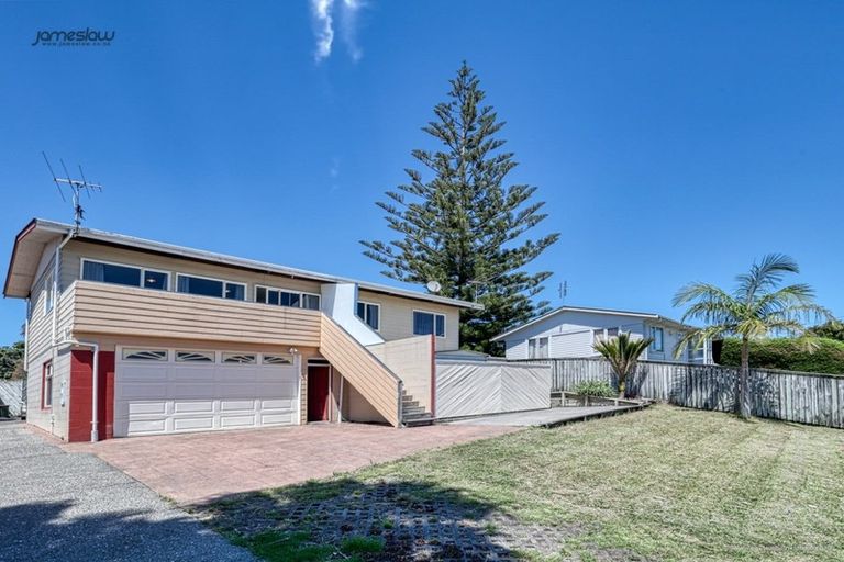 Photo of property in 46 Farquhar Road, Glendene, Auckland, 0602