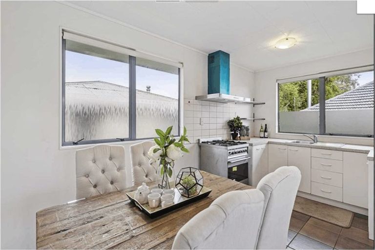 Photo of property in 1 Stephen Avenue, Henderson, Auckland, 0610