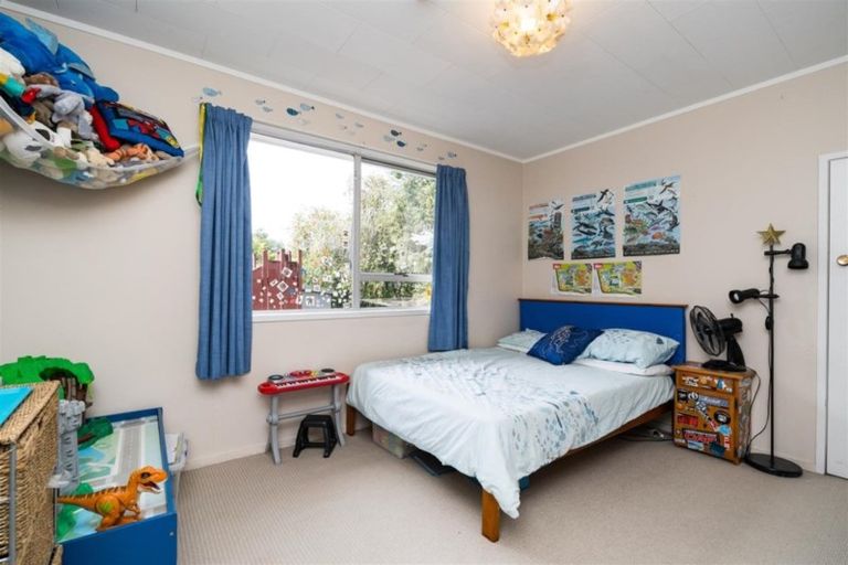 Photo of property in 22 Kapiti Place, Sunnynook, Auckland, 0620