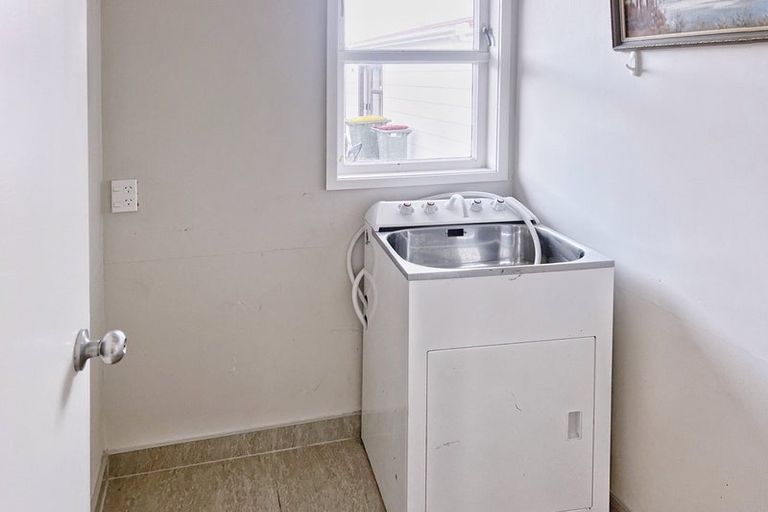 Photo of property in 4 Clutha Crescent, Clover Park, Auckland, 2023