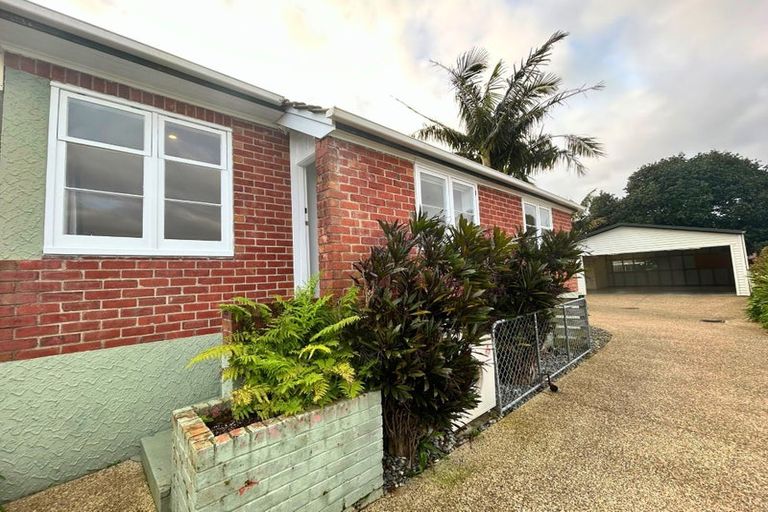 Photo of property in 85 Namata Road, One Tree Hill, Auckland, 1061