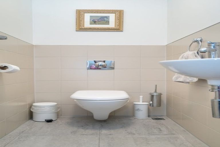 Photo of property in 2/2 Manor Place, Dunedin Central, Dunedin, 9016