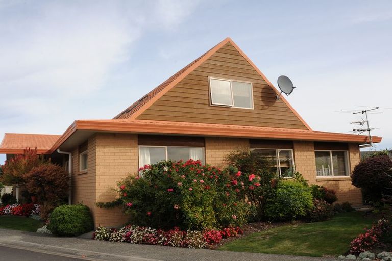 Photo of property in Holdsworth Villas, 2/2 William Donald Drive, Solway, Masterton, 5810