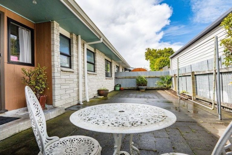 Photo of property in 2/411 Avenue Road West, Hastings, 4122