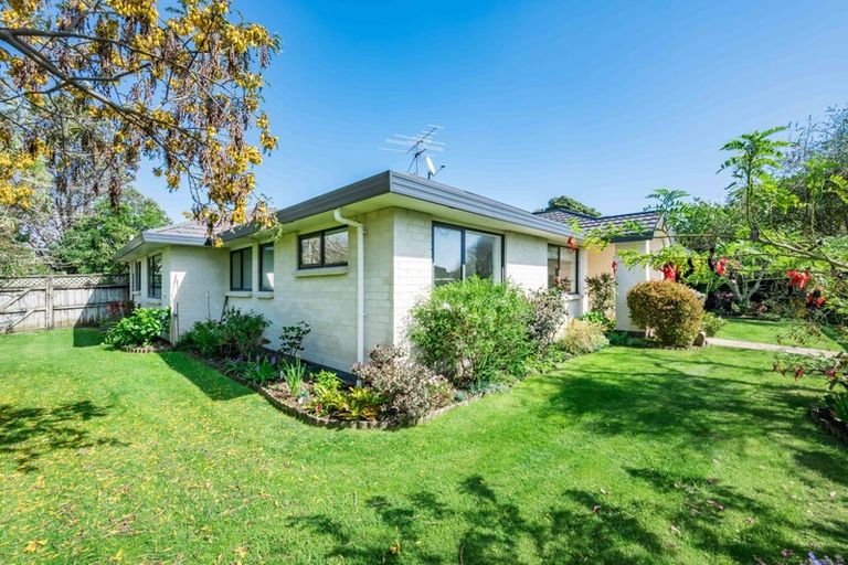 Photo of property in 2 Charnwood Grove, Waikanae, 5036