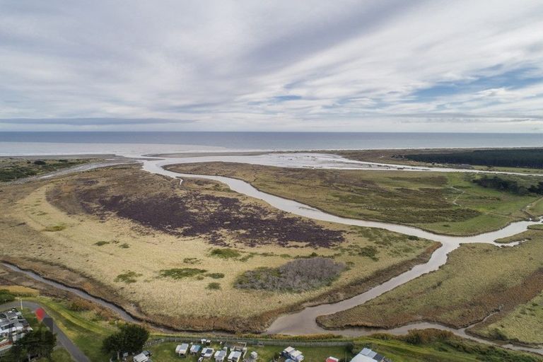 Photo of property in 20 Kuku Street, Tangimoana, 4822