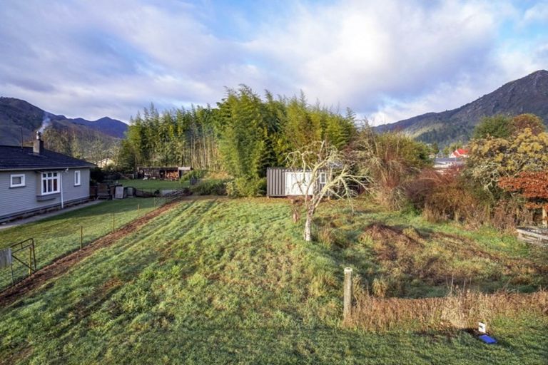 Photo of property in 10 Hampden Street, Murchison, 7007