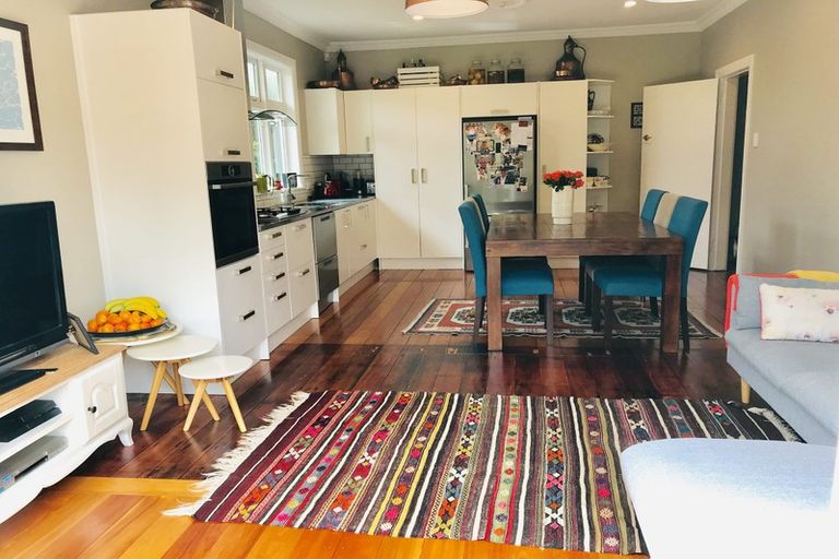 Photo of property in 16 Fernlea Avenue, Karori, Wellington, 6012