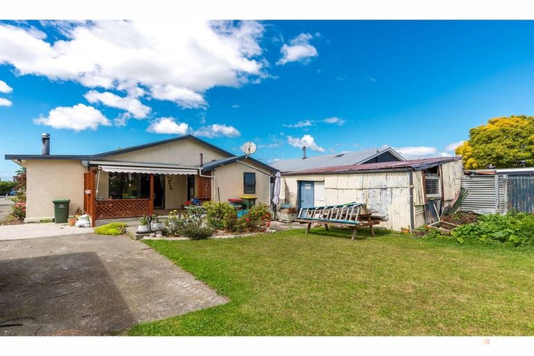 Photo of property in 70 Rhodes Street, Waimate, 7924