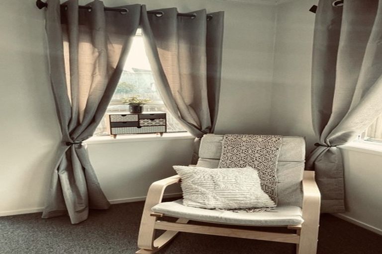 Photo of property in 1/27 Mannering Place, Hillcrest, Auckland, 0627