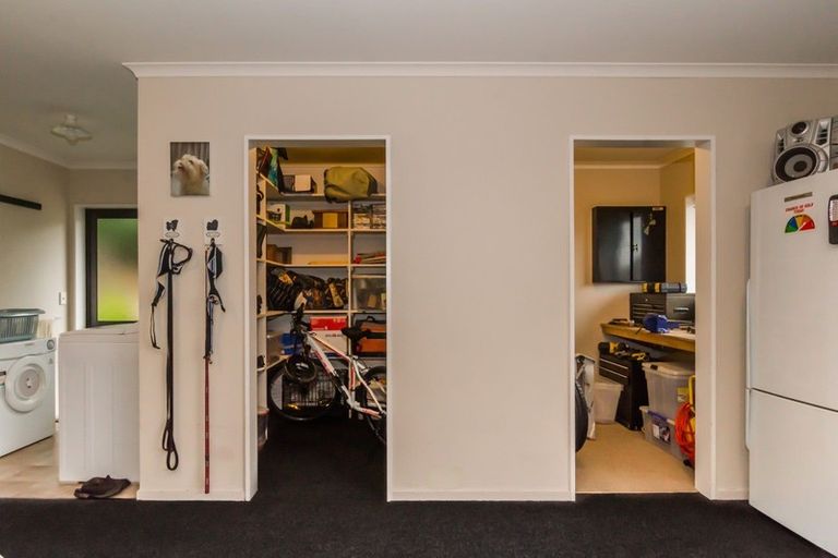 Photo of property in 16 Bluewater Place, Paraparaumu, 5032