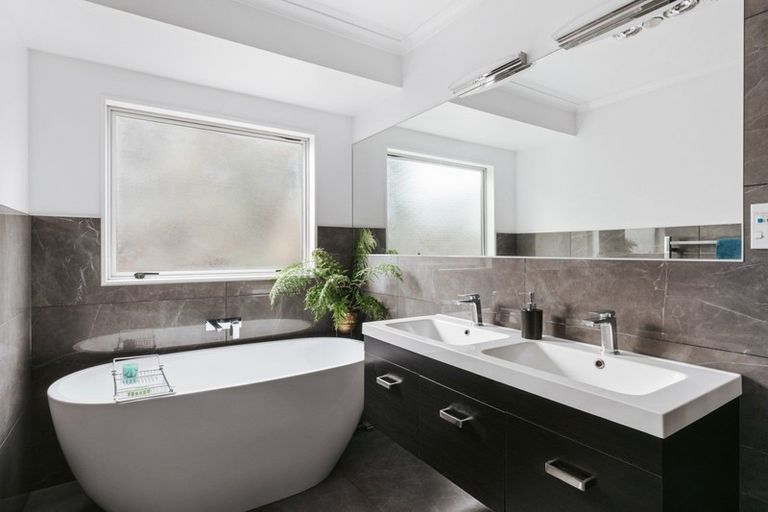 Photo of property in 15 Andalusian Place, Papamoa Beach, Papamoa, 3118