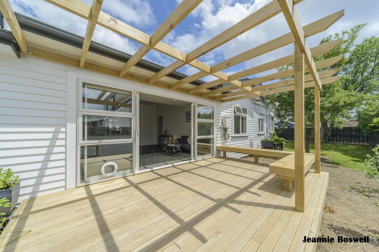 Photo of property in 3 Vivian Street, Palmerston North, 4414