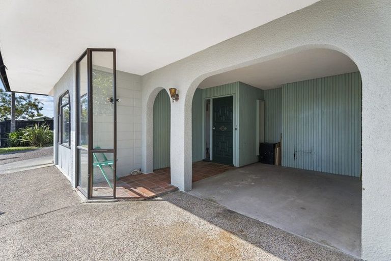 Photo of property in 1/64 Island Bay Road, Beach Haven, Auckland, 0626