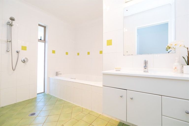 Photo of property in 61a Saint Kilda Road, Cambridge, 3434