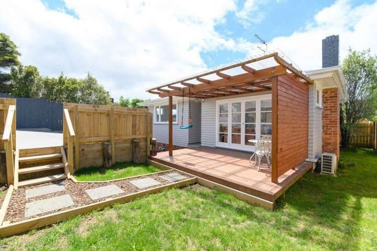 Photo of property in 130 Atkinson Road, Titirangi, Auckland, 0604