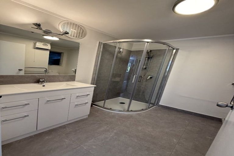 Photo of property in 25 Ngahere Views, Orewa, 0931