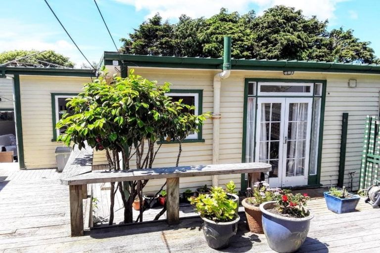 Photo of property in 27 Monowai Road, Johnsonville, Wellington, 6037