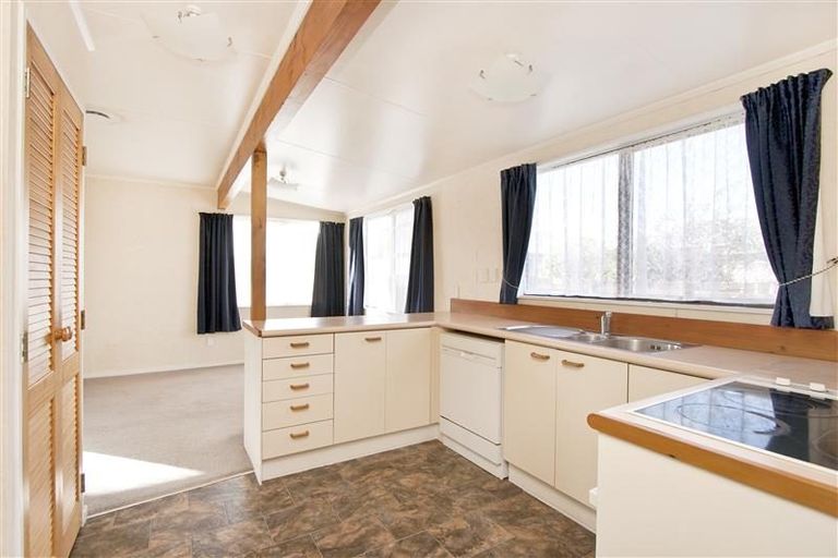 Photo of property in 35 Peter Hall Drive, Kelvin Grove, Palmerston North, 4414