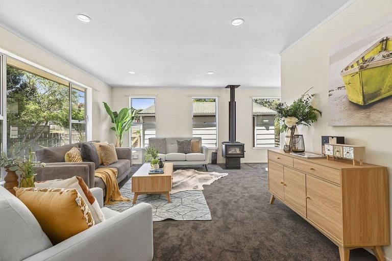 Photo of property in 1 Mervyn Place, Plimmerton, Porirua, 5026