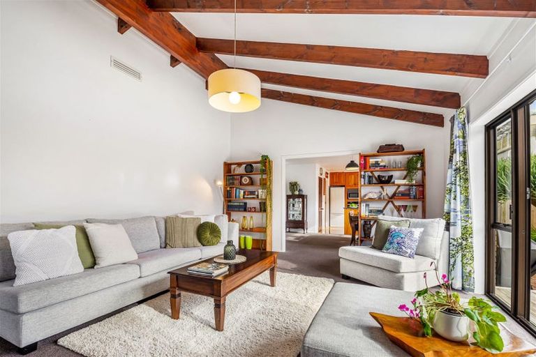 Photo of property in 1/10 Hillcrest Avenue, Hillcrest, Auckland, 0627