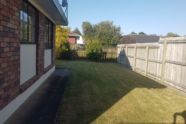 Photo of property in 2/20 Sturges Road, Henderson, Auckland, 0612