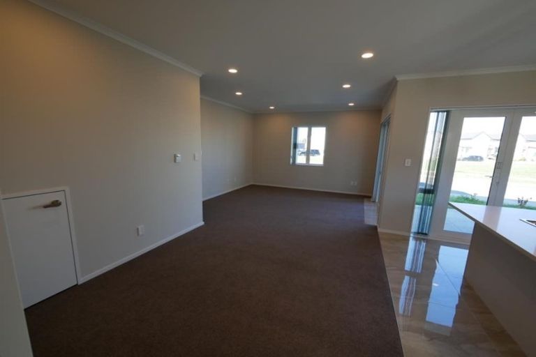 Photo of property in 12 Warbler Crescent, Papakura, 2110