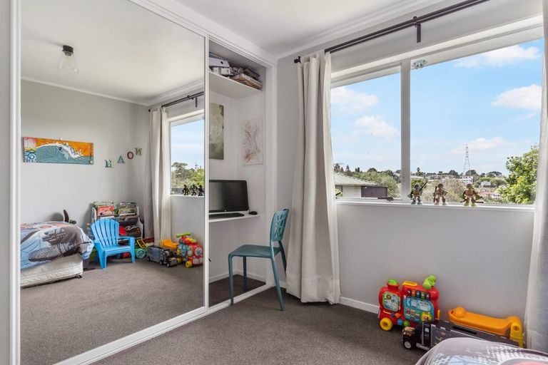 Photo of property in 15 Arde Place, Massey, Auckland, 0614