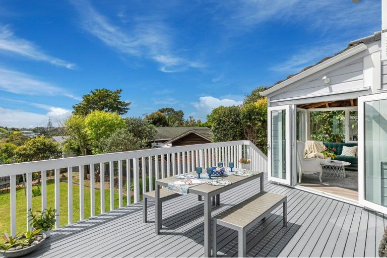 Photo of property in 21 Hebron Road, Waiake, Auckland, 0630