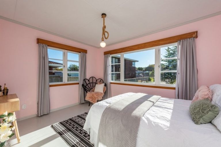 Photo of property in 72 Ocean Road, Paraparaumu Beach, Paraparaumu, 5032