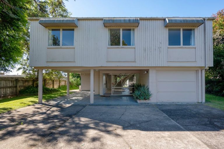 Photo of property in 6 Tirita Street, Kawaha Point, Rotorua, 3010