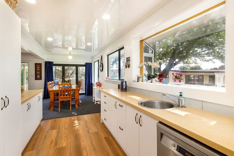 Photo of property in 43 Holdaway Street, Riversdale, Blenheim, 7201