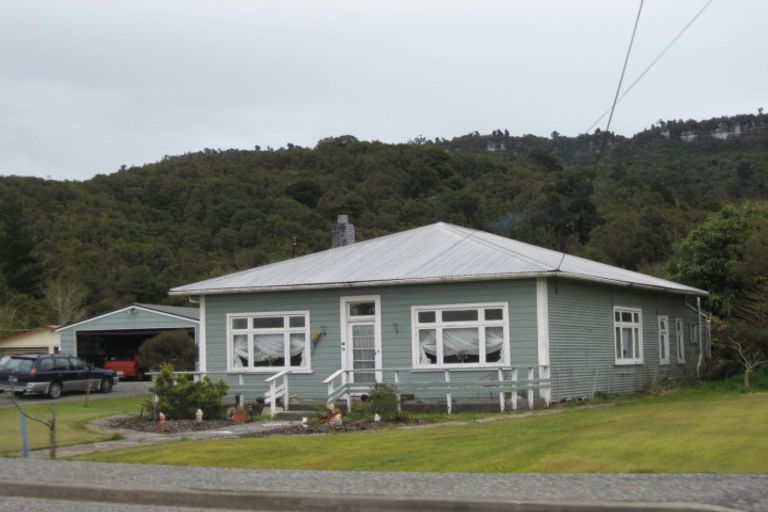 Photo of property in 675 Seven Mile Road, Runanga, 7803