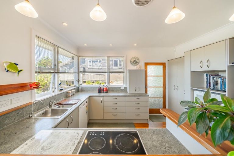 Photo of property in 28 Taupo Crescent, Plimmerton, Porirua, 5026