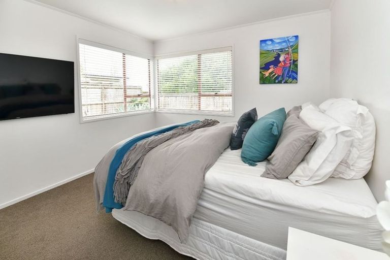 Photo of property in 3/100 Royal Road, Massey, Auckland, 0614