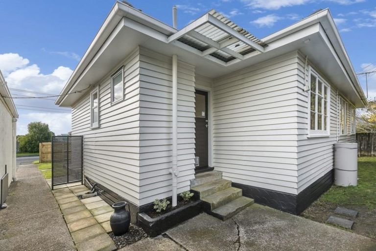 Photo of property in 2a Helga Crescent, Te Atatu Peninsula, Auckland, 0610