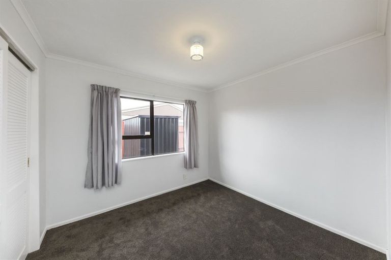Photo of property in 20 Colonial Place, Kelvin Grove, Palmerston North, 4414