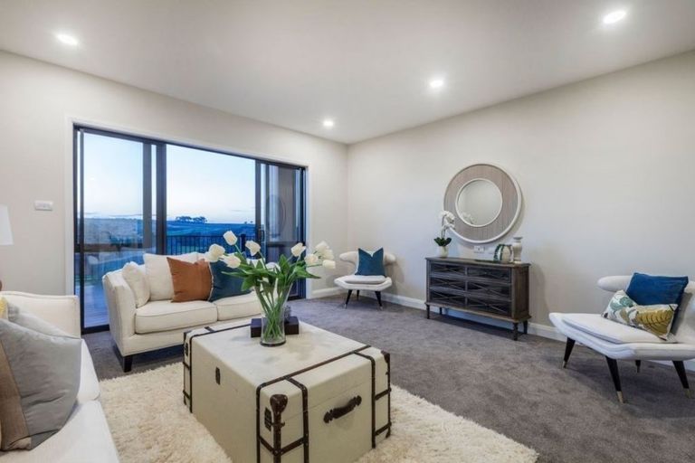 Photo of property in 7 Headland Drive, Long Bay, Auckland, 0630