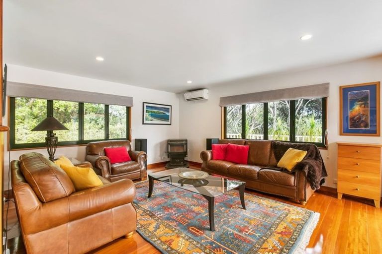 Photo of property in 134h Rangatira Road, Beach Haven, Auckland, 0626